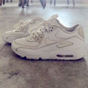 White Nike air max 90